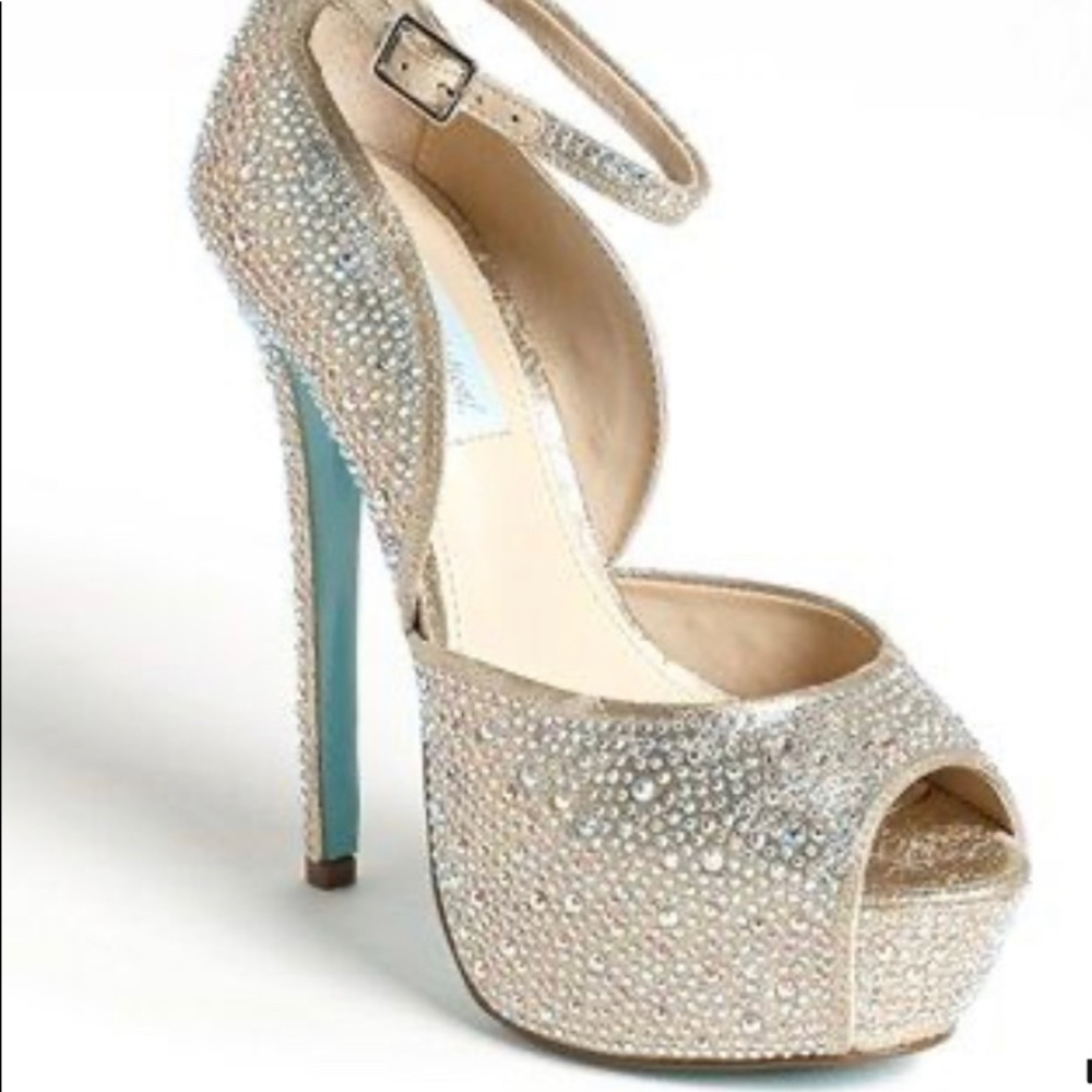 SB-kiss in champagne something blue by Betsey Johnson